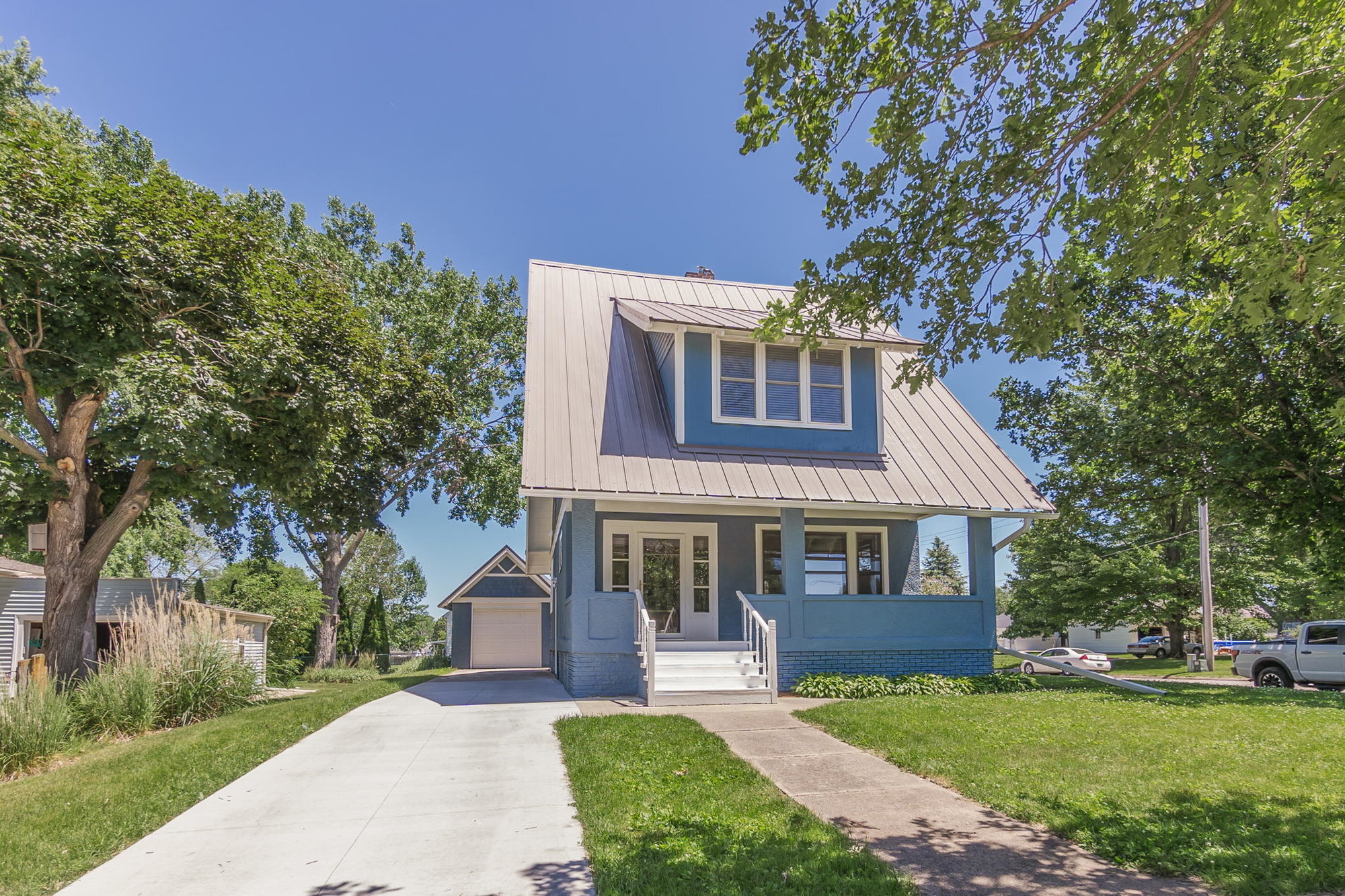The Best of Both Worlds - Rich Character and Modern Updates in this 1900 Iowa Home